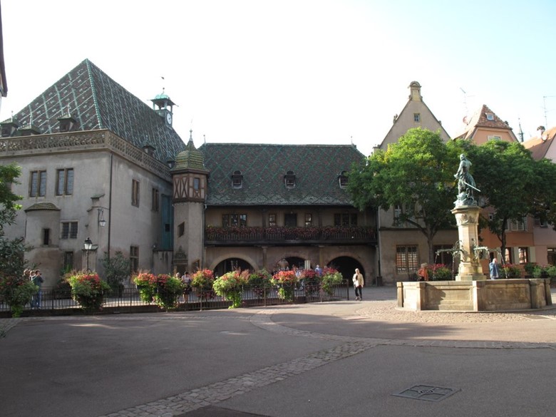 20_koifhus_et_place_de_l_ancienne_douane.jpg